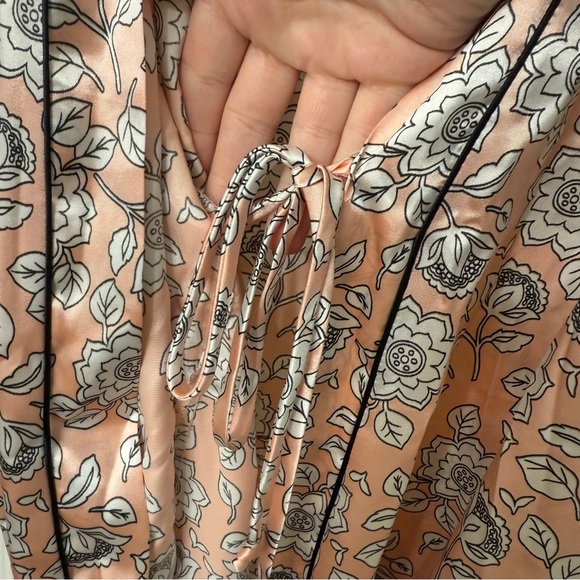 Excellent Condition🔥 Linea Donnatella Satin Wrap - Picture 4 of 6